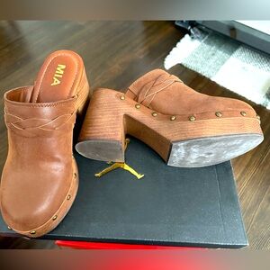 Mia Clogs size 8.5